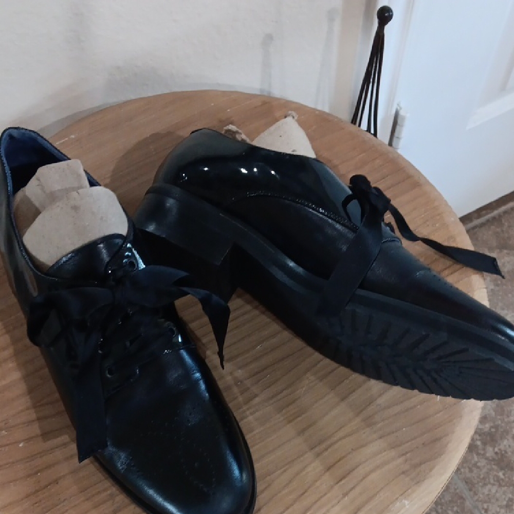 Valentina Rangoni Italy Black Patent Wingtip Ribbon Oxford - Like New